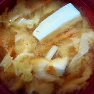 白菜、にんじん、エリンギのお味噌汁